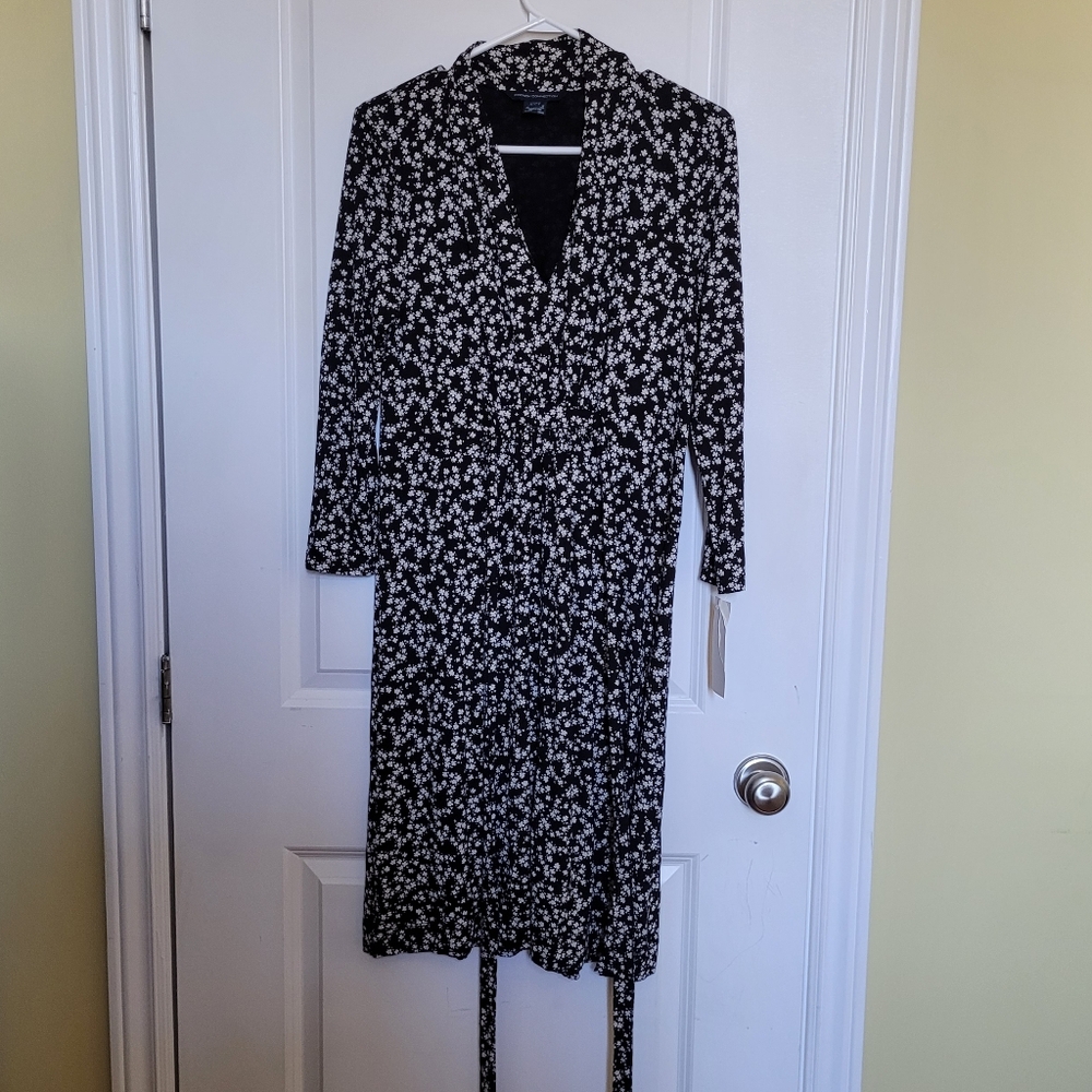 French Connection dress stretchy black white flowers size 10 feminine new NWT